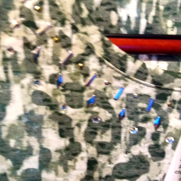 🌲Erika artichoke groovy leopard t-shirt print with three quarter inch sleeves - Picture 4 of 7